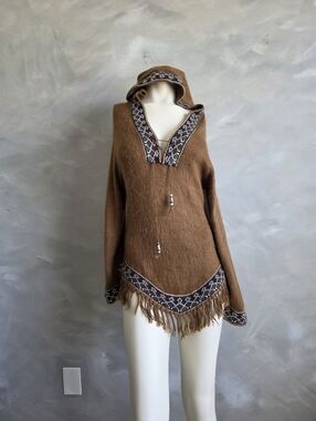 Peruvian Alpaca Hoodie with Fringe Women’s Size S Flaw Artesanias Chaska